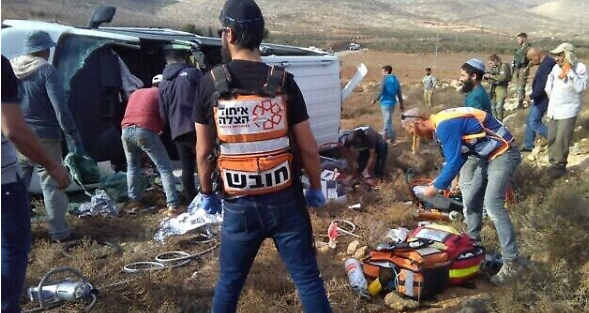 إصابة خطيرة لسائق فلسطيني بعد إعتداء مستوطنين عليه في المغير
